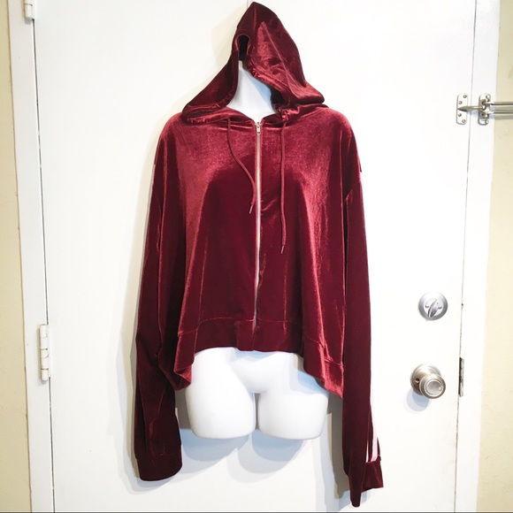 Rue21 Jackets & Blazers - NWT Rue 21 Plus Size Maroon Velvet Cropped Jacket